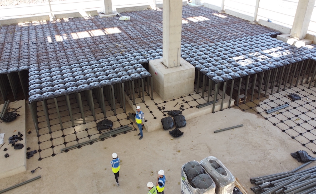 The 160,000-square-foot floor of the Togg factory is made from recycled abs blind mold!