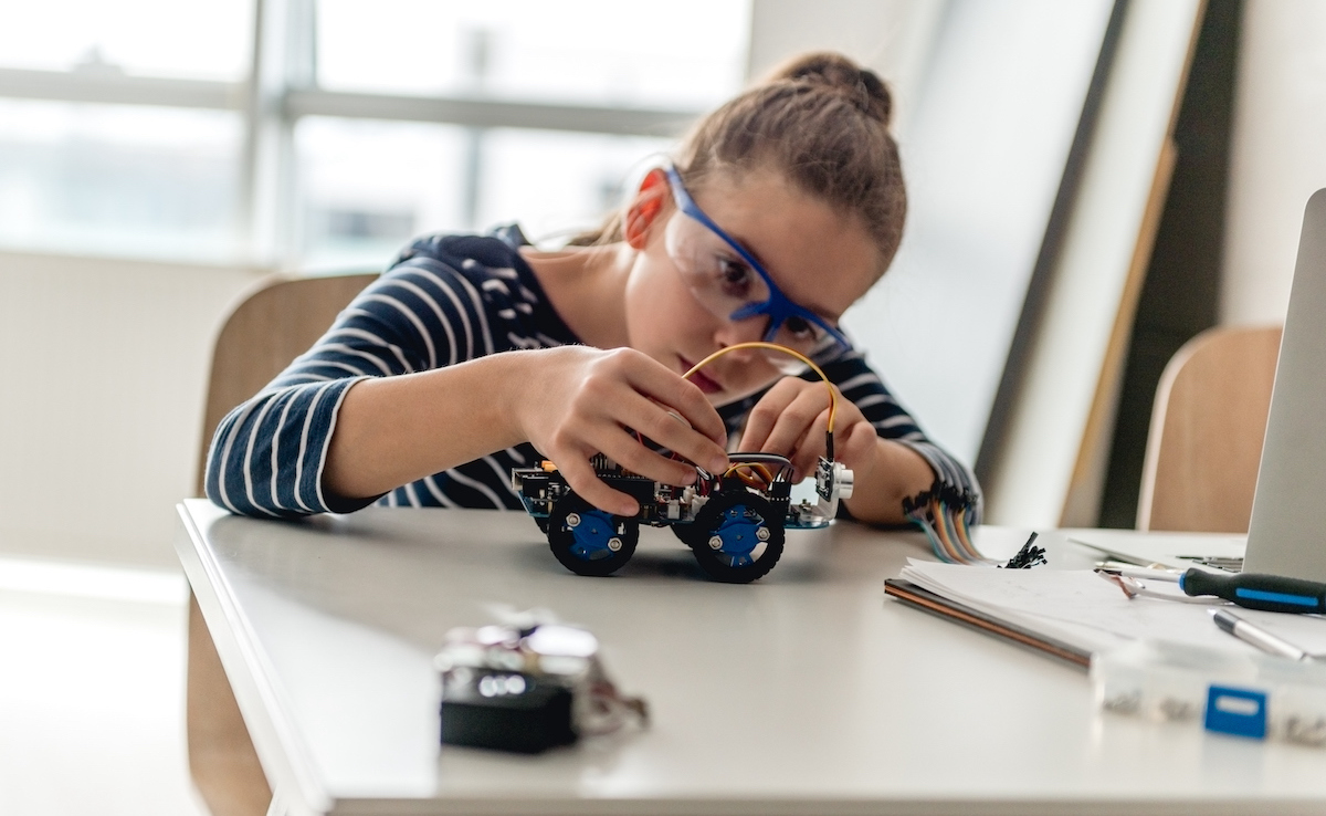 Students met robots before stepping into the business world