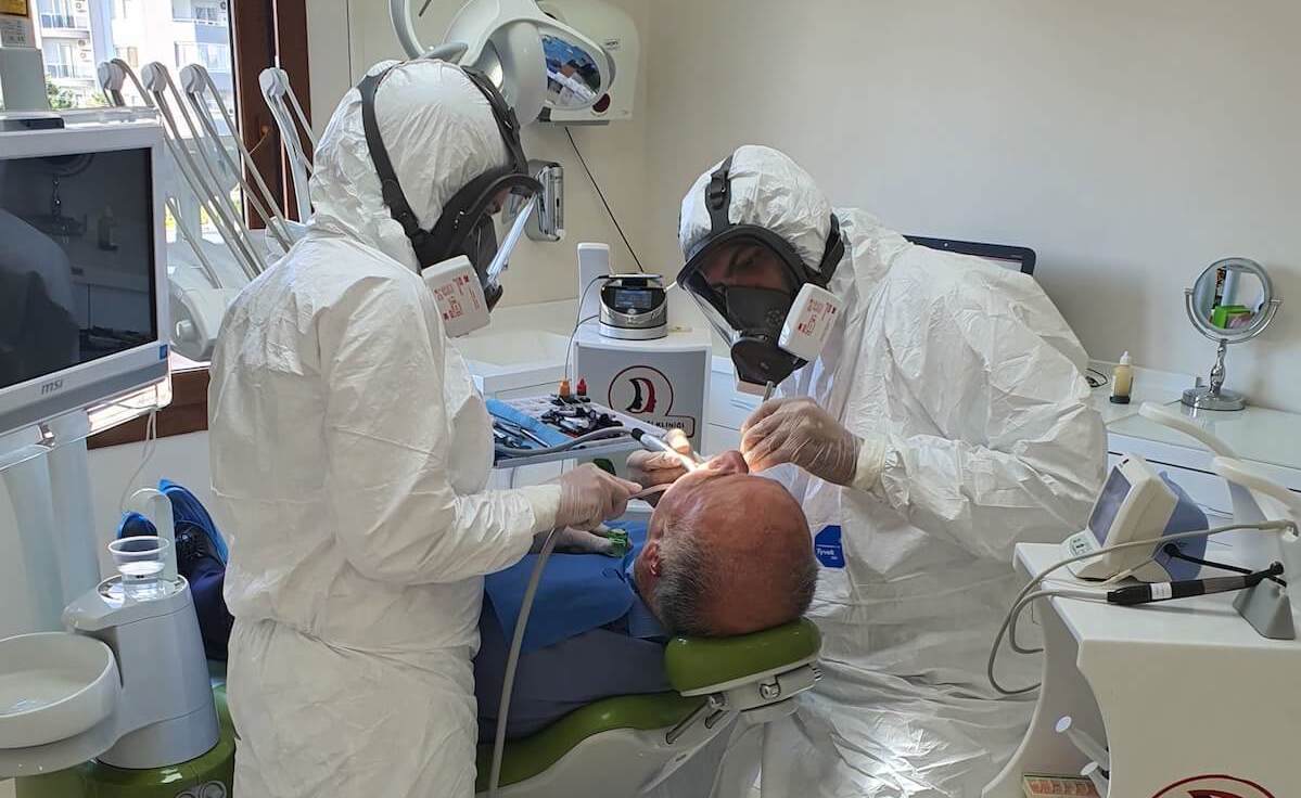 3 out of every 4 people who experienced oral health problems did not go to the dentist, 58% of patients reported covid-19