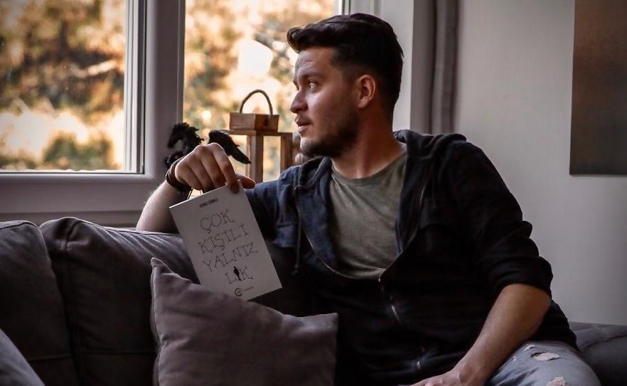 A discovery story about the color of loneliness from Deniz Çömez