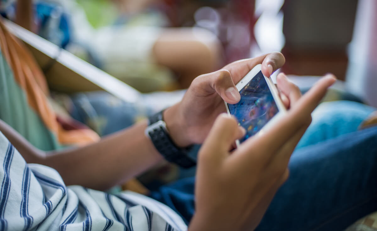 A mobile gaming tournament is held every 60 seconds