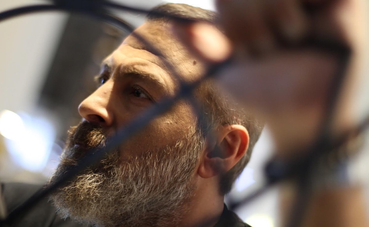 mesjopala brings his work “Gel” together with his fans