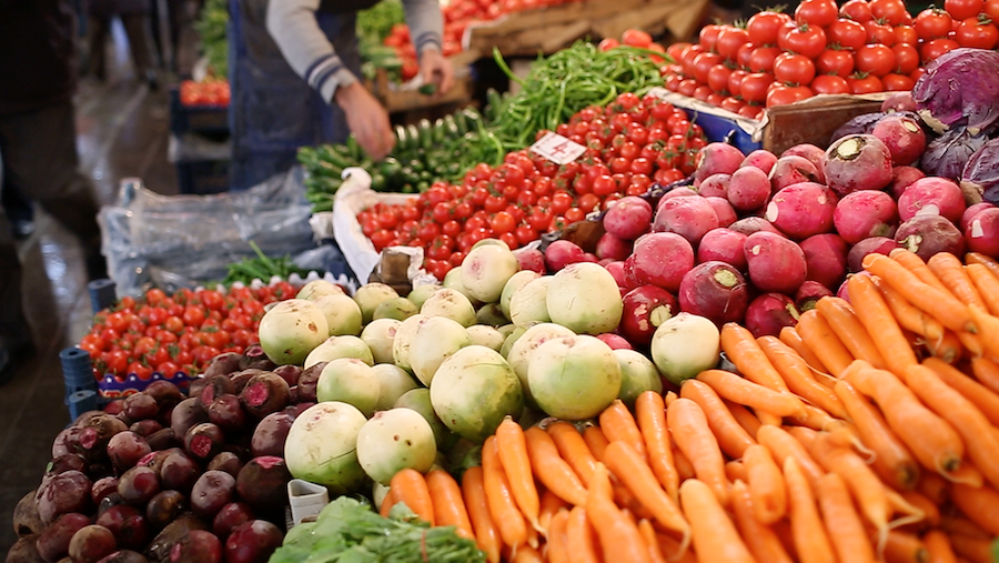 7 out of 10 people think the freshest fruits and vegetables are in the markets