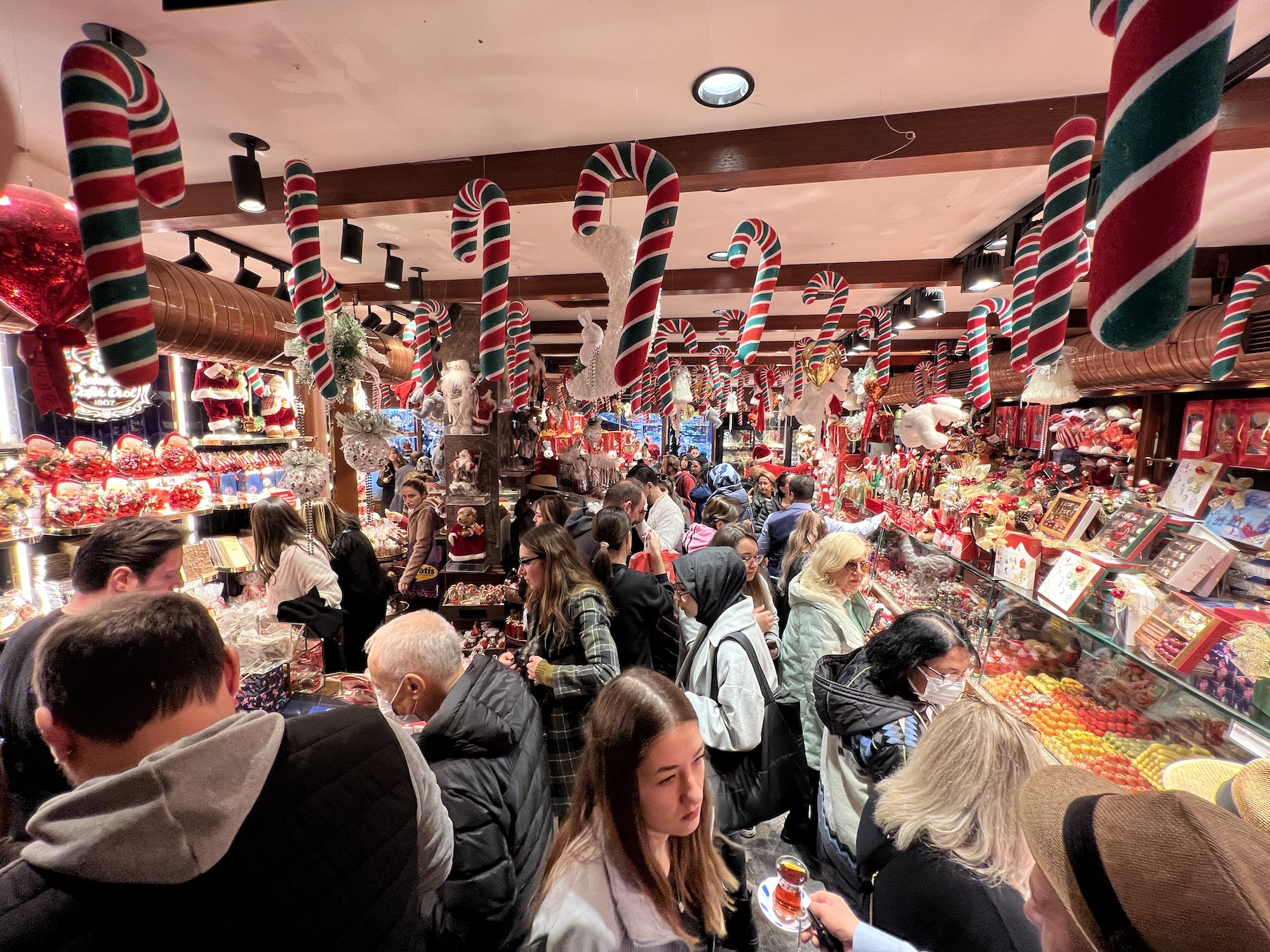 215-year-old local confectionery brand has become the focus of attention of tourists with its New Year concept 215-year-old local confectionery brand has become the focus of attention of tourists with its New Year concept