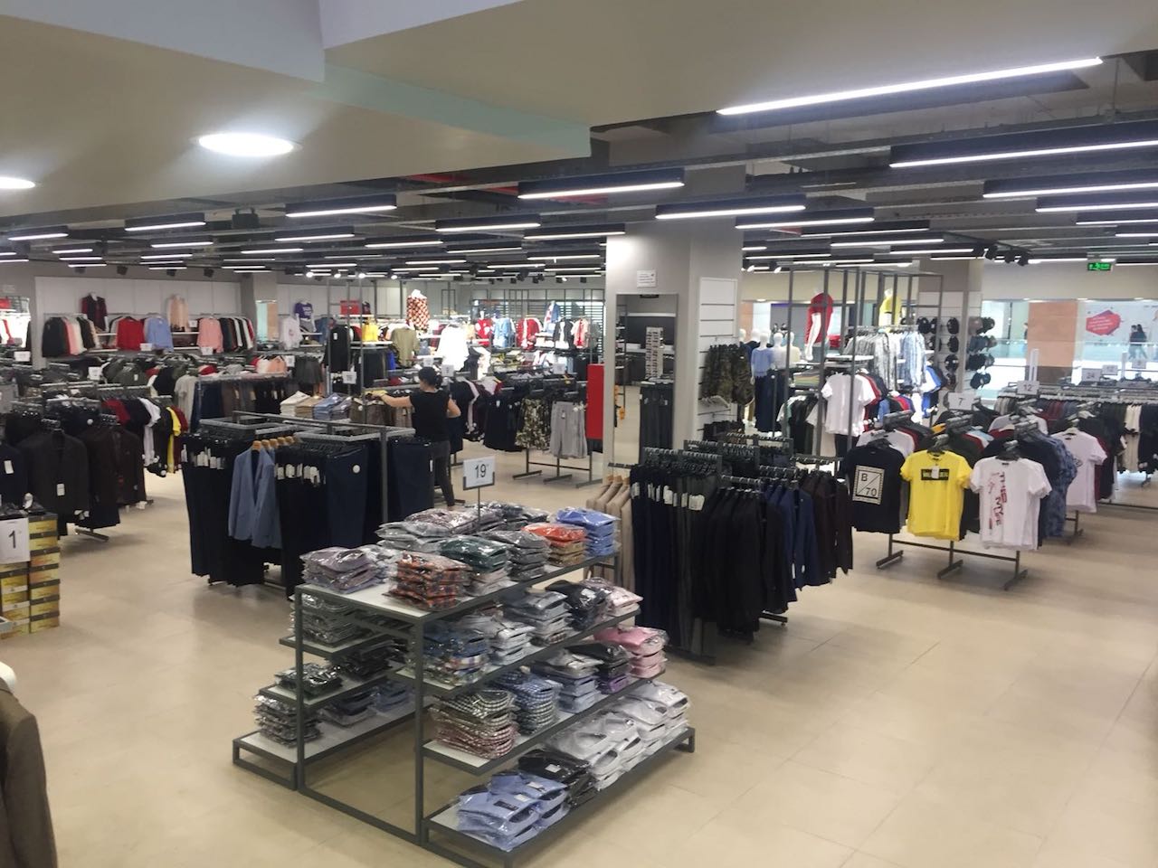 Conscious consumer is waiting for discounts for the new year gift!