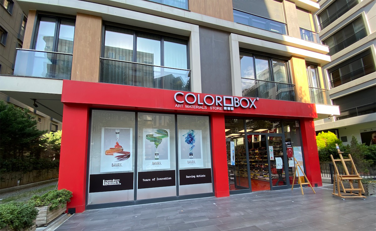 This exhibition fits on 6x4 cm canvases!