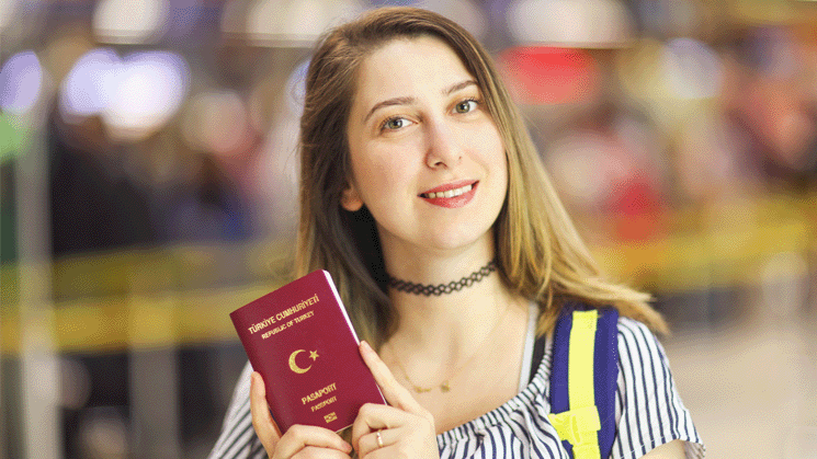  85% of those who move abroad to work are satisfied with their life