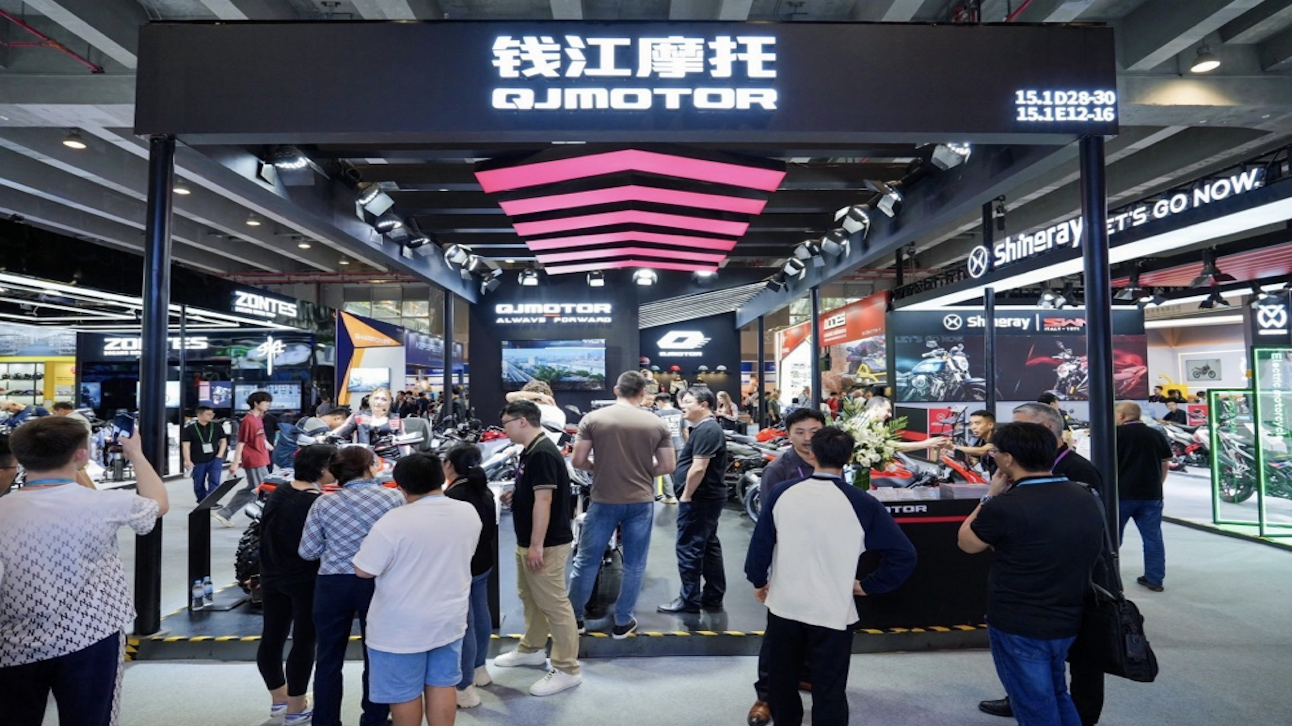 The Choice of Riding for a World Journey - QJMOTOR Makes a Stunning Appearance with Its Full Categories at the Canton Fair