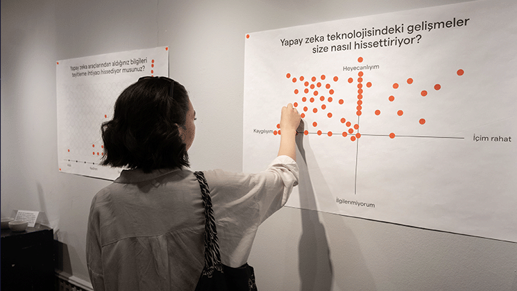 The problem of misinformation on the Internet was discussed at a panel and exhibition in Ankara