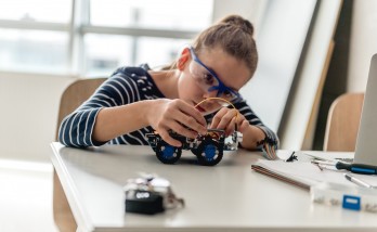 Students met robots before stepping into the business world