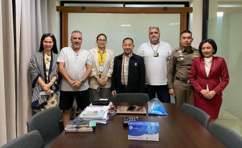 Silver jewelry decorated with precious stones enters the cryptocurrency market